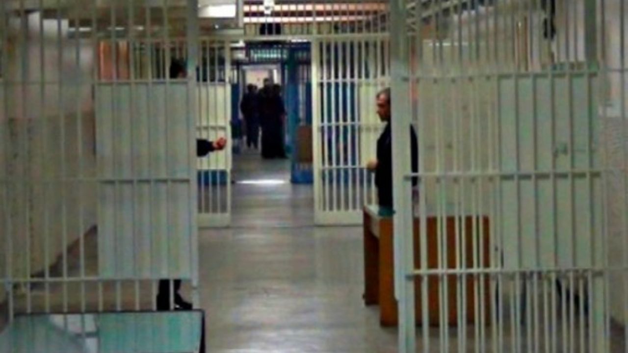 KKTC Merkezi Cezaevi'nde uyuşturucu baskını!