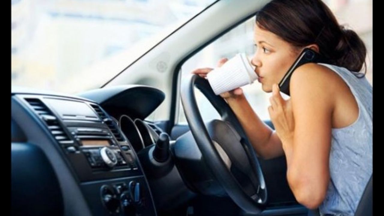 Araç kullanırken cep telefonuyla konuşmanın cezası artırılıyor