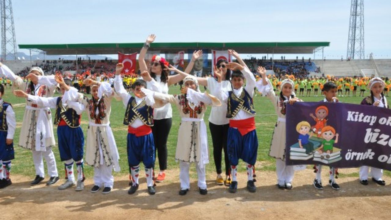 23 Nisan kutlamaları stadyum dışına çıkıyor