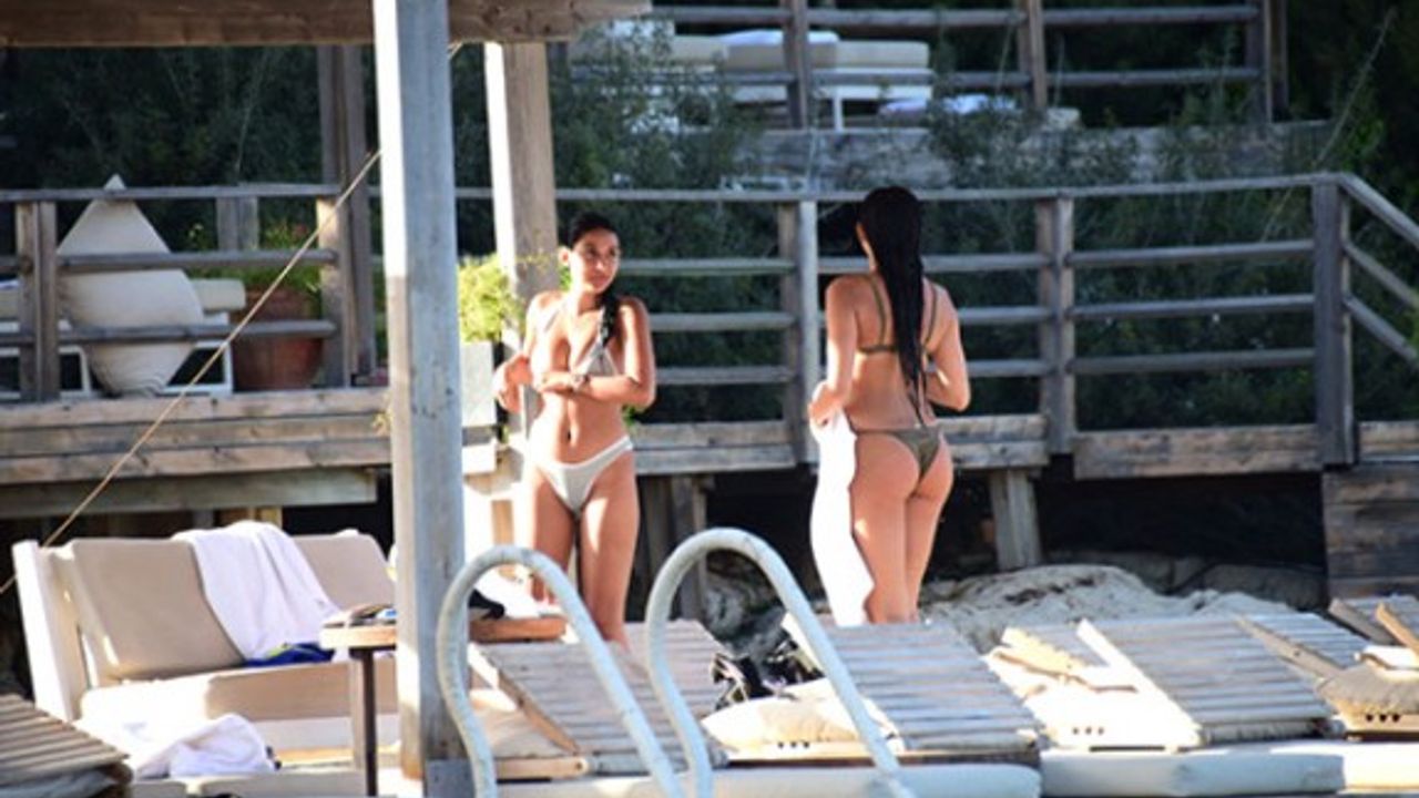 Rafet El Roman'ın kızları büyüdü