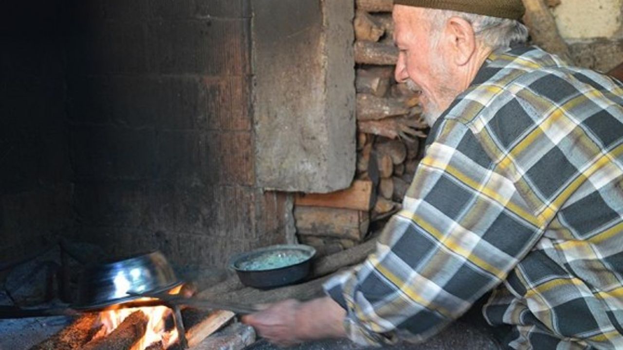 At sırtında başladığı kalaycılığı 67 yıldır sürdürüyor