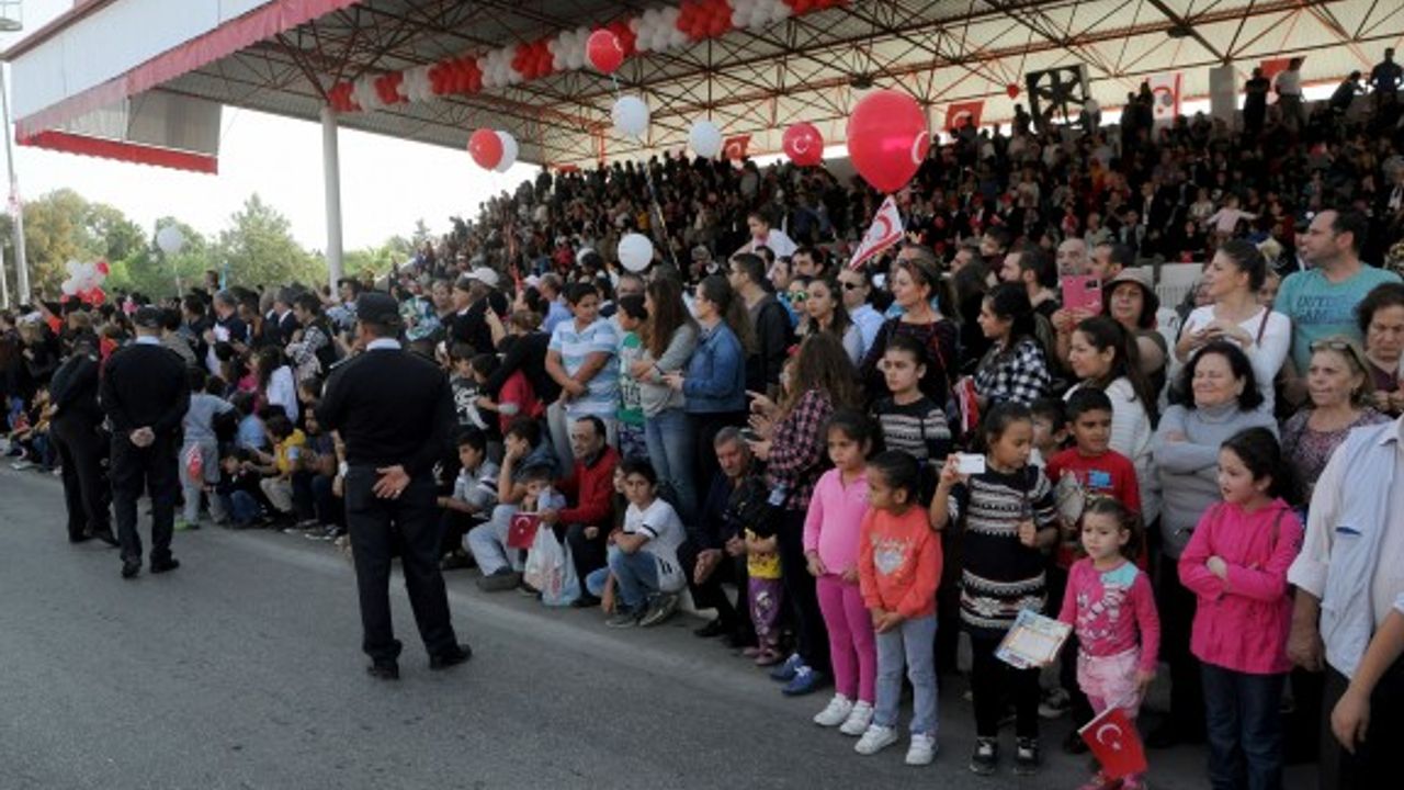 Lefkoşa'da, Dr. Fazıl Küçük Bulvarı’nda coşkulu tören