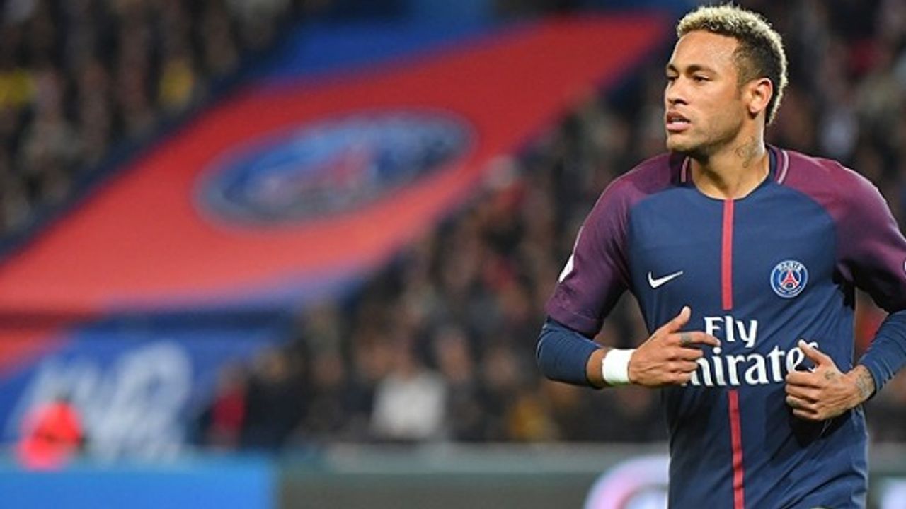 "Neymar, Barcelona'ya dönmek için yalvardı"