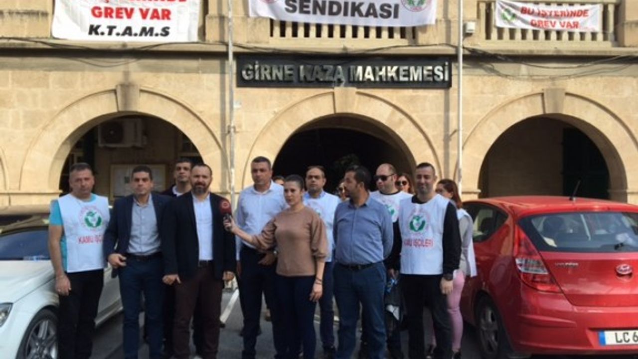 Kamu-İş ile KTAMS, Girne Kaza Mahkemesi'nde greve gitti