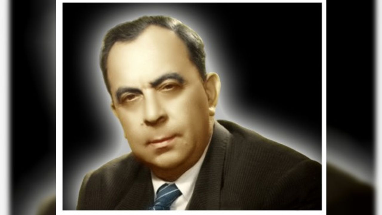 Dr. Fazıl Küçük’ün Kronolojik Yaşam Öyküsü ve Fotoğrafları