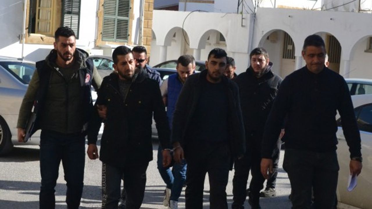 Çorap söküğü gibi çözüldüler