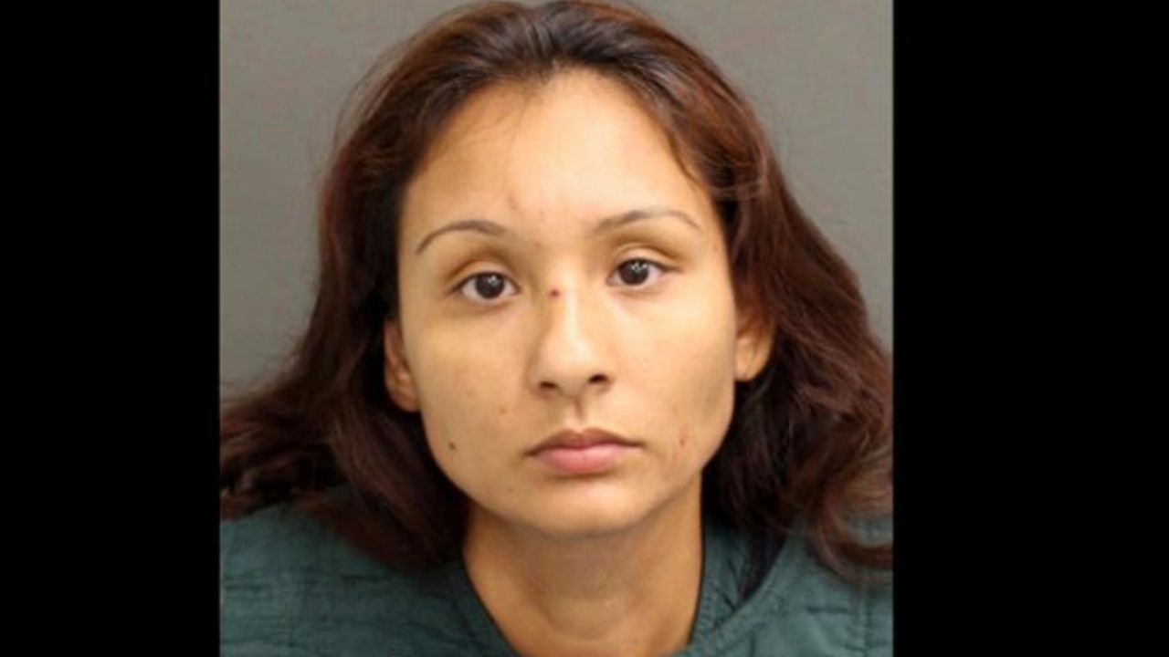 Erkekle ilişkiye girmesini engelleyen kızını öldürdü!