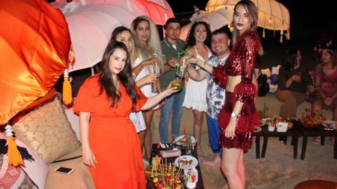 Palm Beach Hotel’de Beach Party sezonu açıldı
