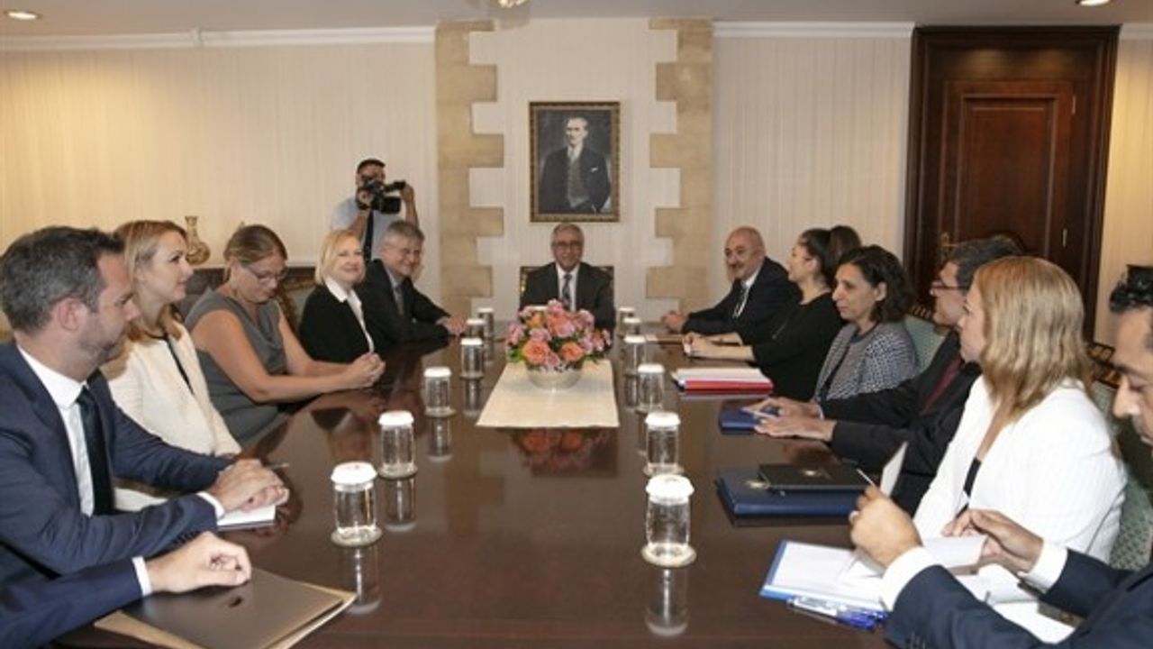 Akıncı-Lacroix 'le fikir alış-verişinde bulundu