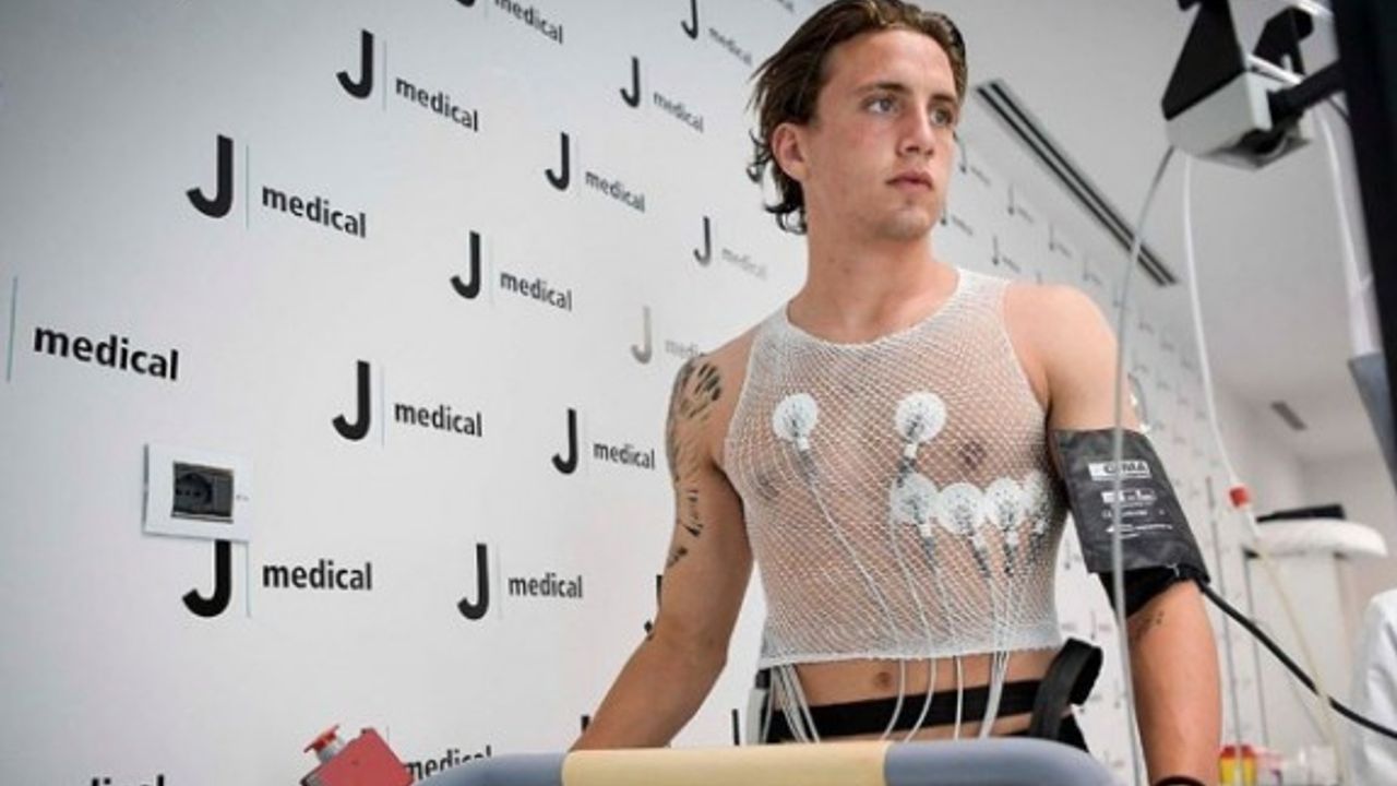 Juventus Roma'nın sol bekini aldı