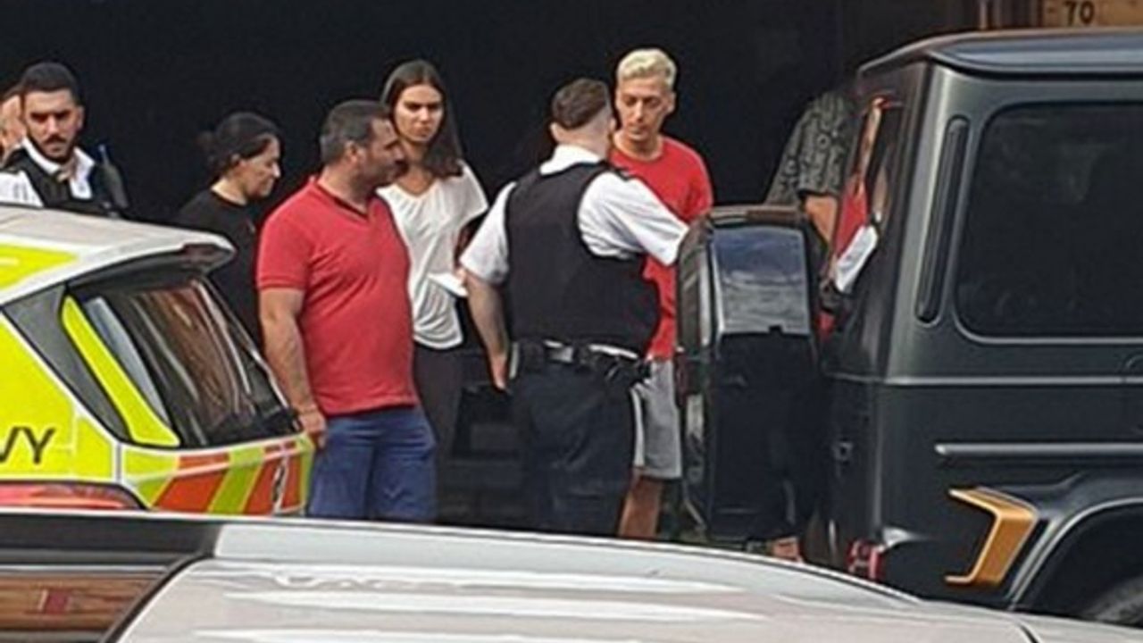 Mesut Özil'e bıçaklı saldırı girişimi