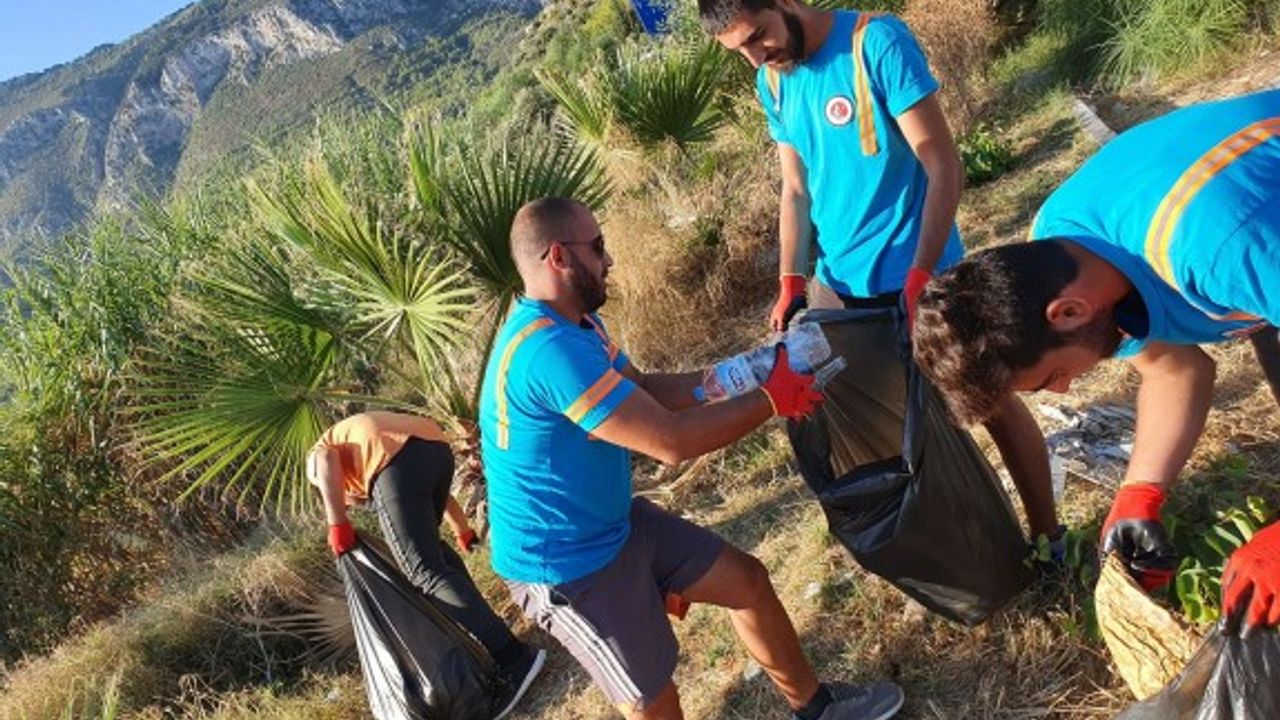 130 büyük çöp poşeti çöp toplandı