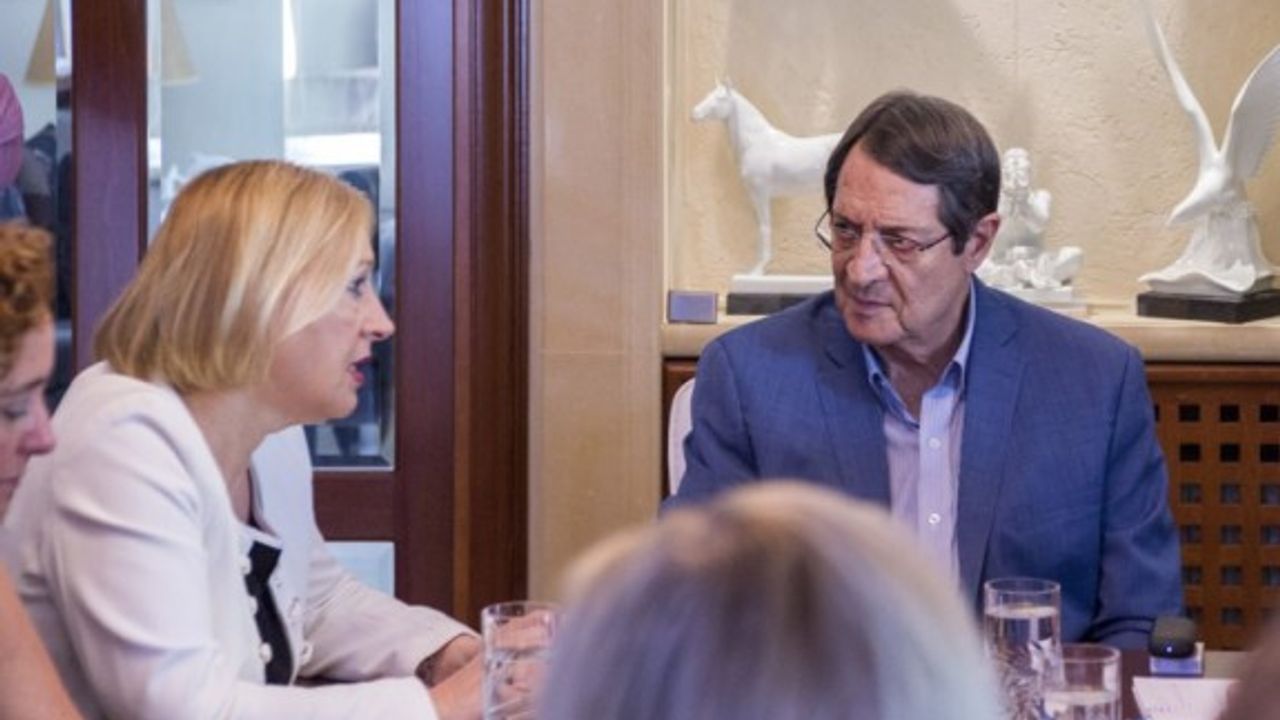 Anastasiadis, Rum siyasi partileri toplantıya çağırdı