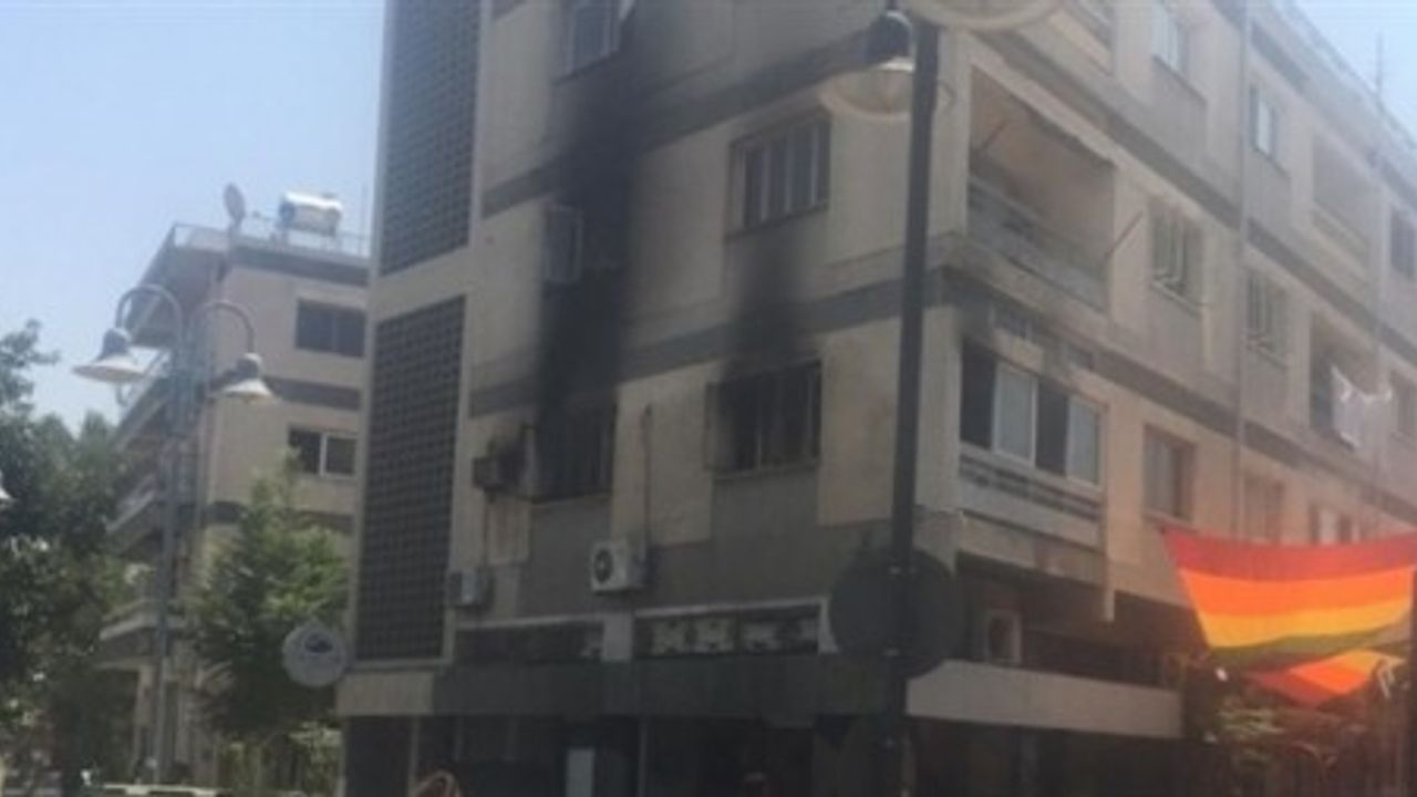 Apartman dairesinde çıkan yangın korkuttu