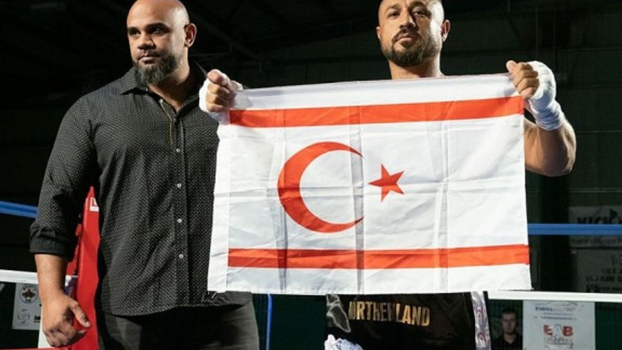 Demir yumruk Turunç İngiltere'de bayrağımızı dalgalandırdı