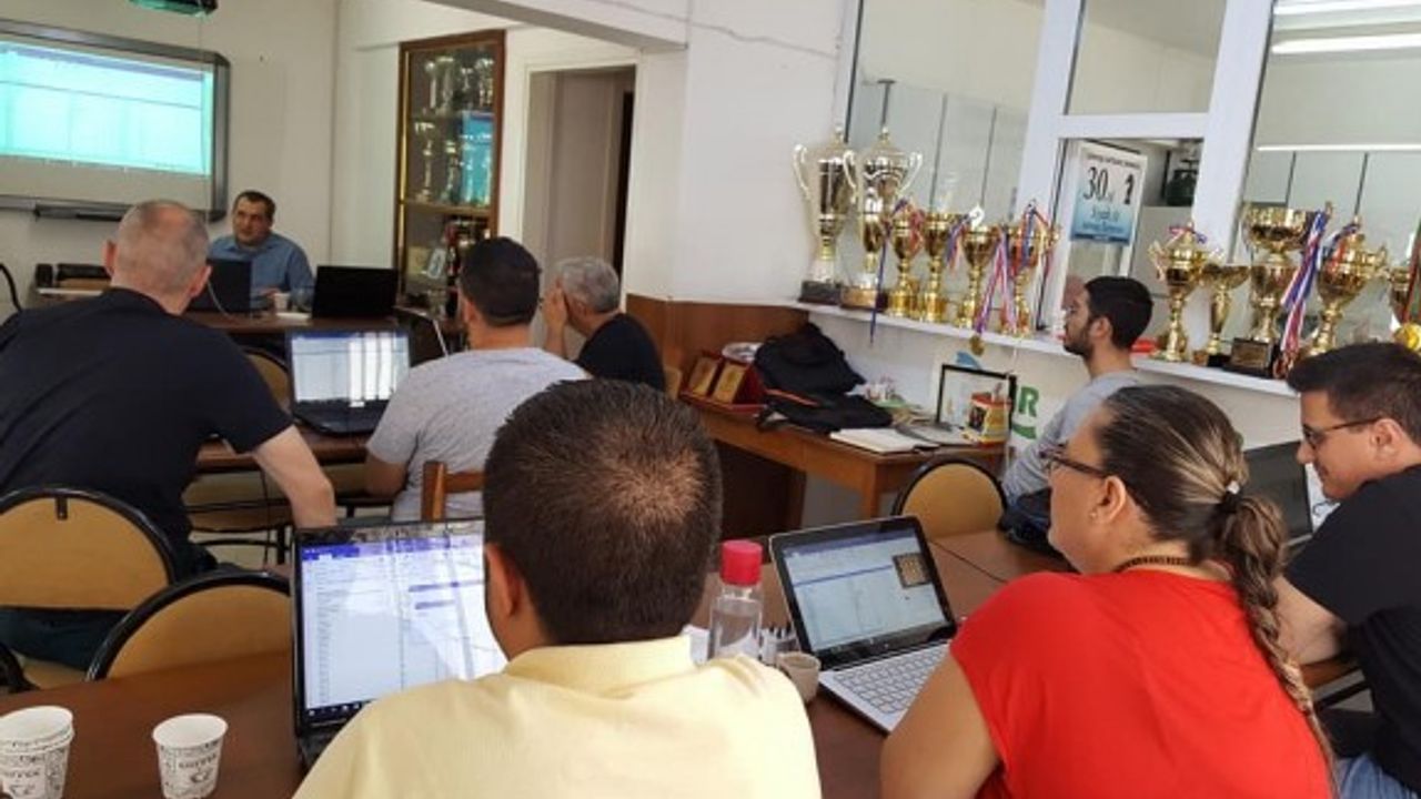 Satranç antrenörlerinin eğitimi, Dünyanın en iyisinden