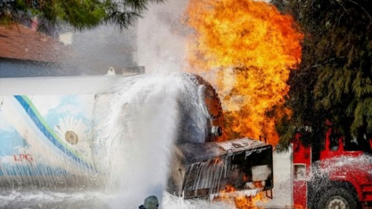 Antalya’da alev alan LPG tankeri büyük korku yaşattı!