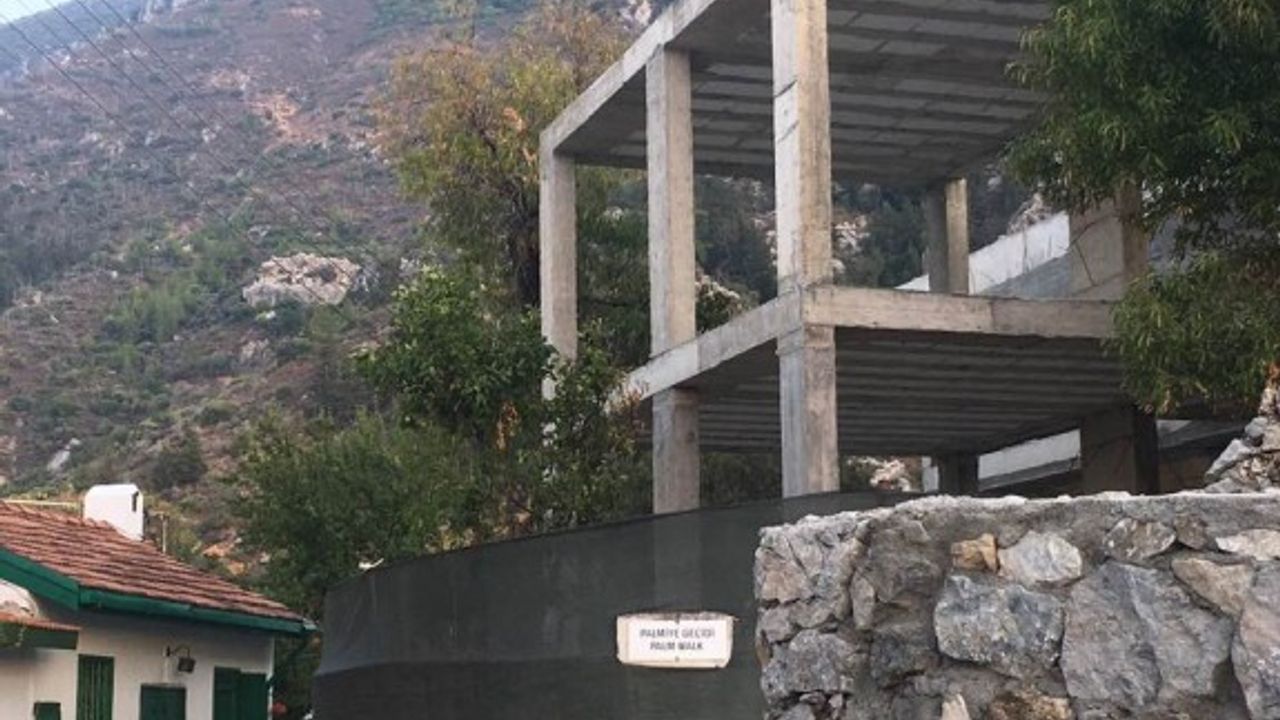 Bu hilkat garibesi inşaata kim izin verdi?