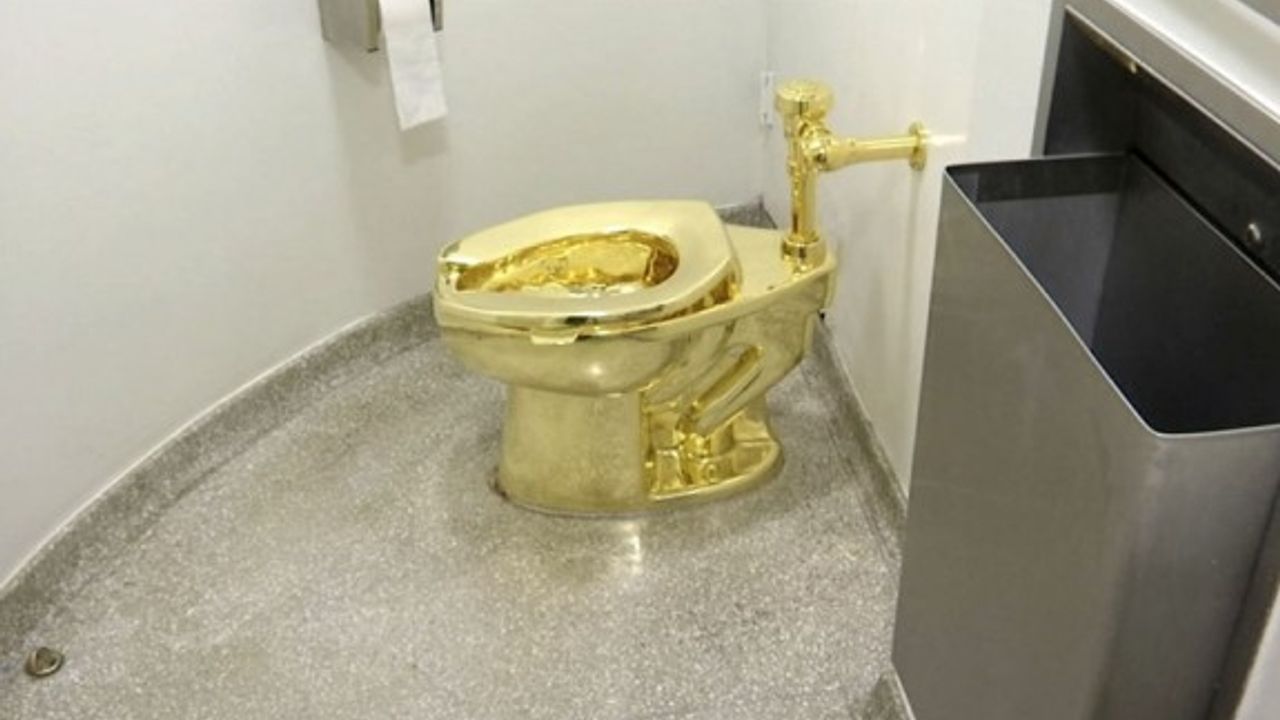 İngiltere'de saraydan altın klozet çalındı