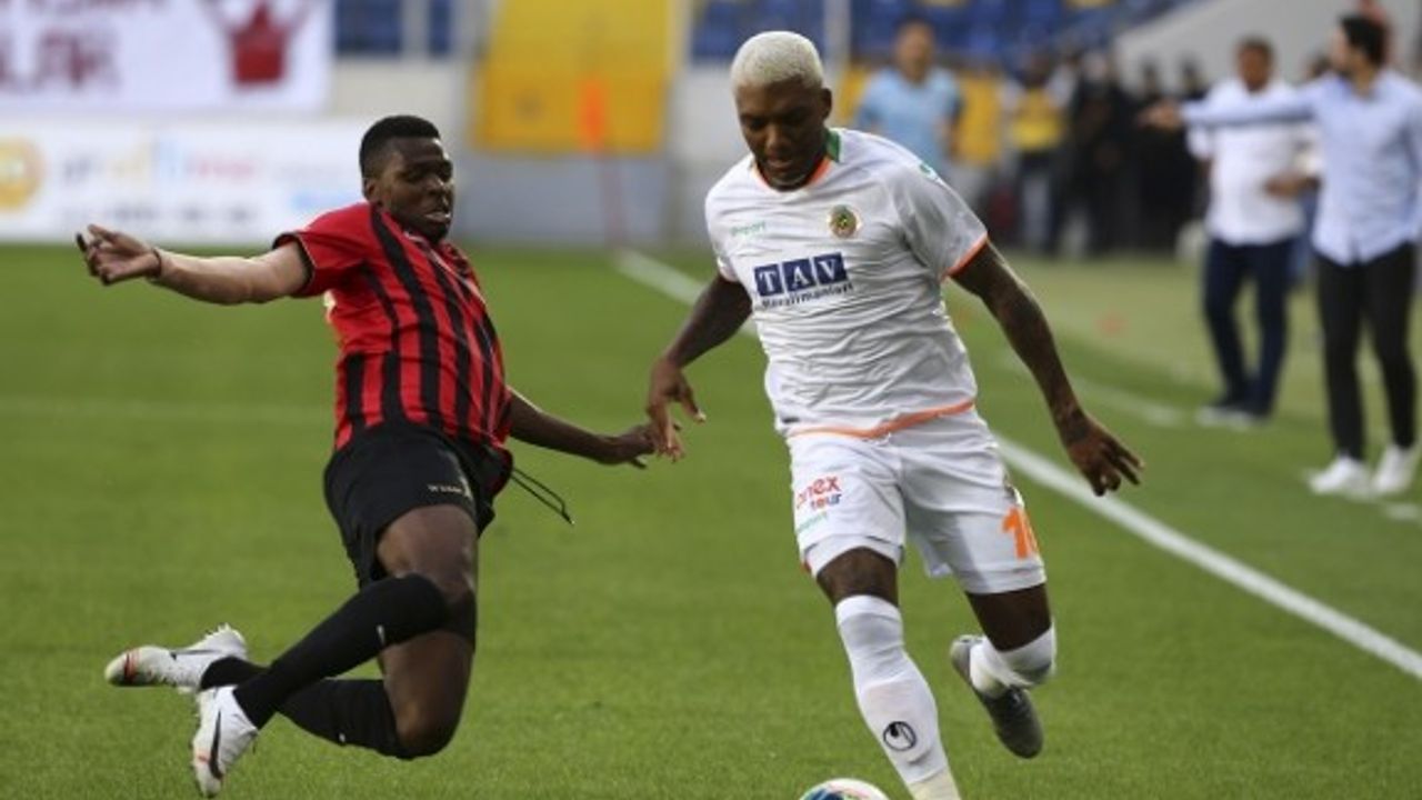 Lider Alanyaspor'dan ilk puan kaybı