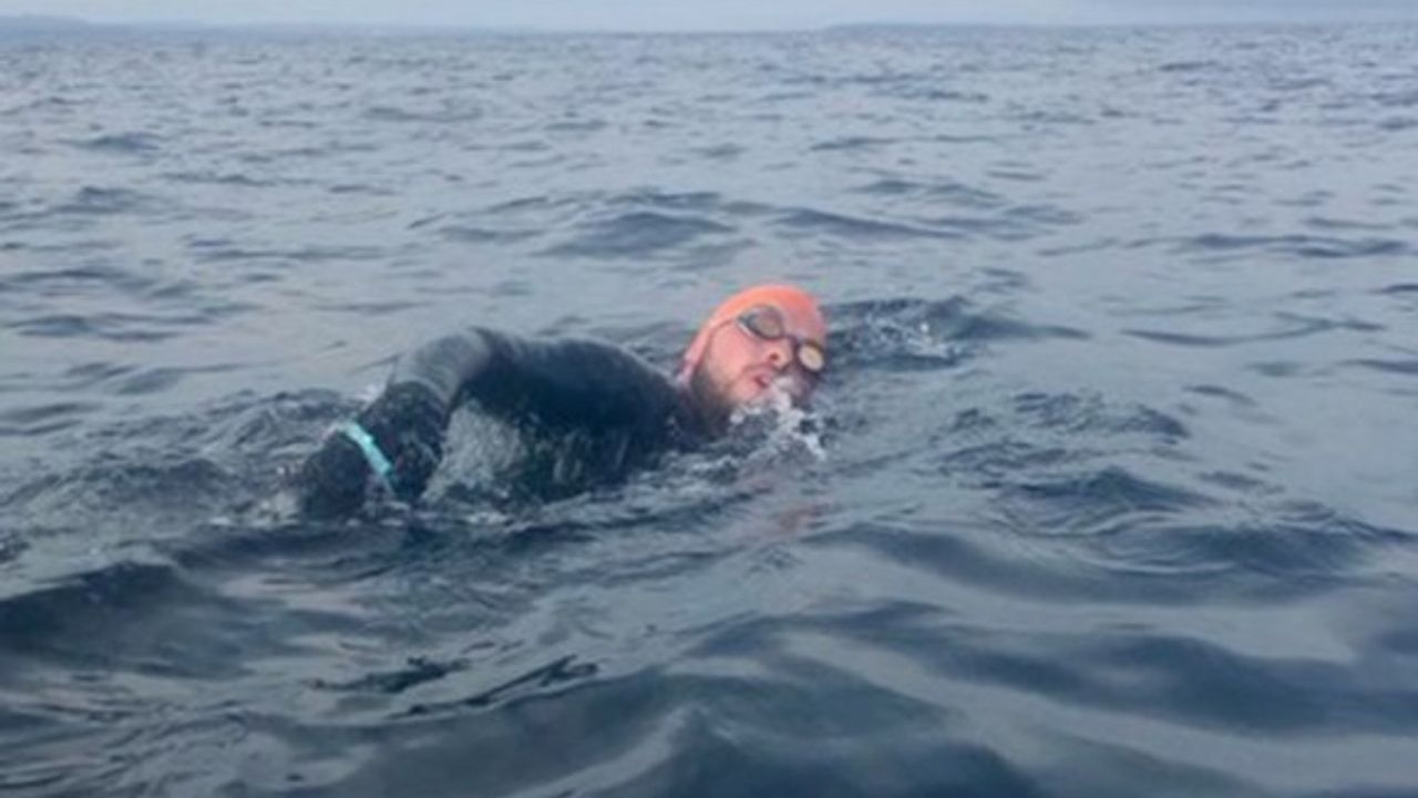 Mersin'den Kıbrıs'a yüzme denemesi başladı