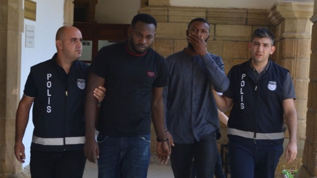 Öğrenci belgelerini sahteleyerek vize almak istediler