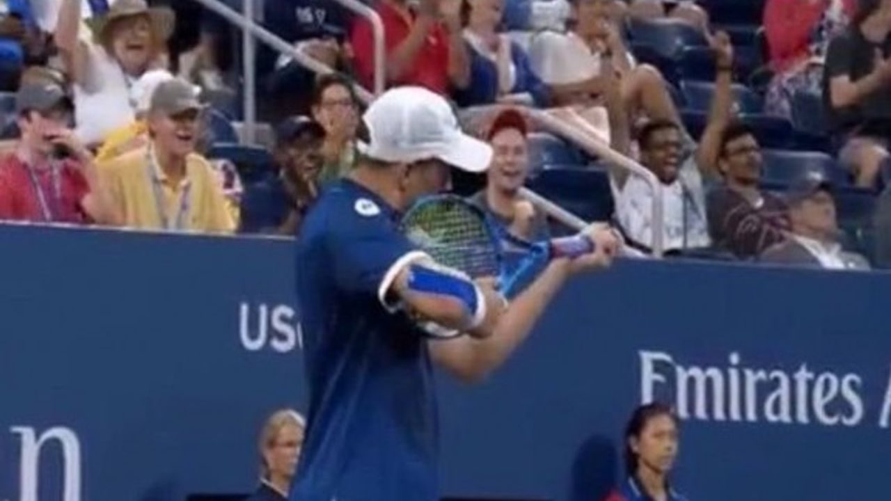 Raketiyle hakeme 'ateş eden' şampiyon tenisçiye para cezası