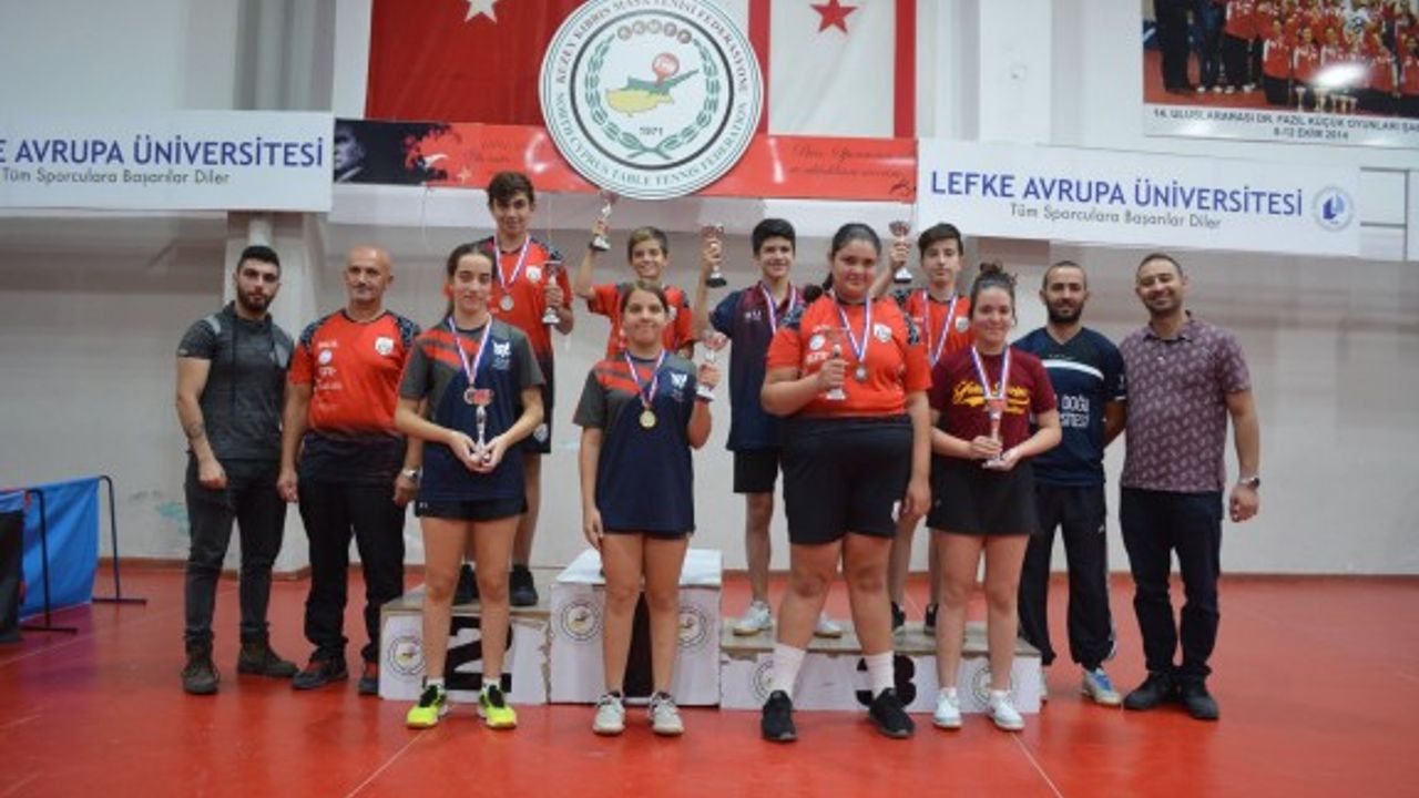 Masa tenisinin yıldızları, Alev ve Arda