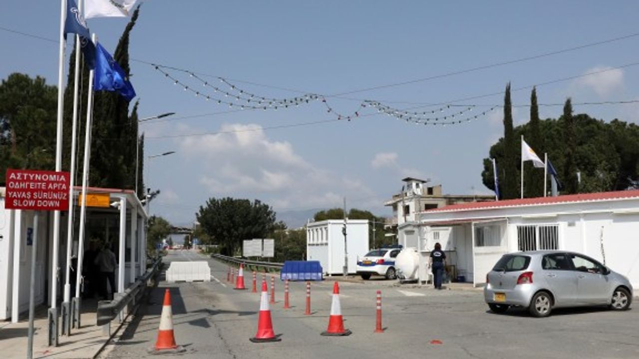 Güney  Kıbrıs sınır kapılarıyla ilgili genelgeyi değiştirdi