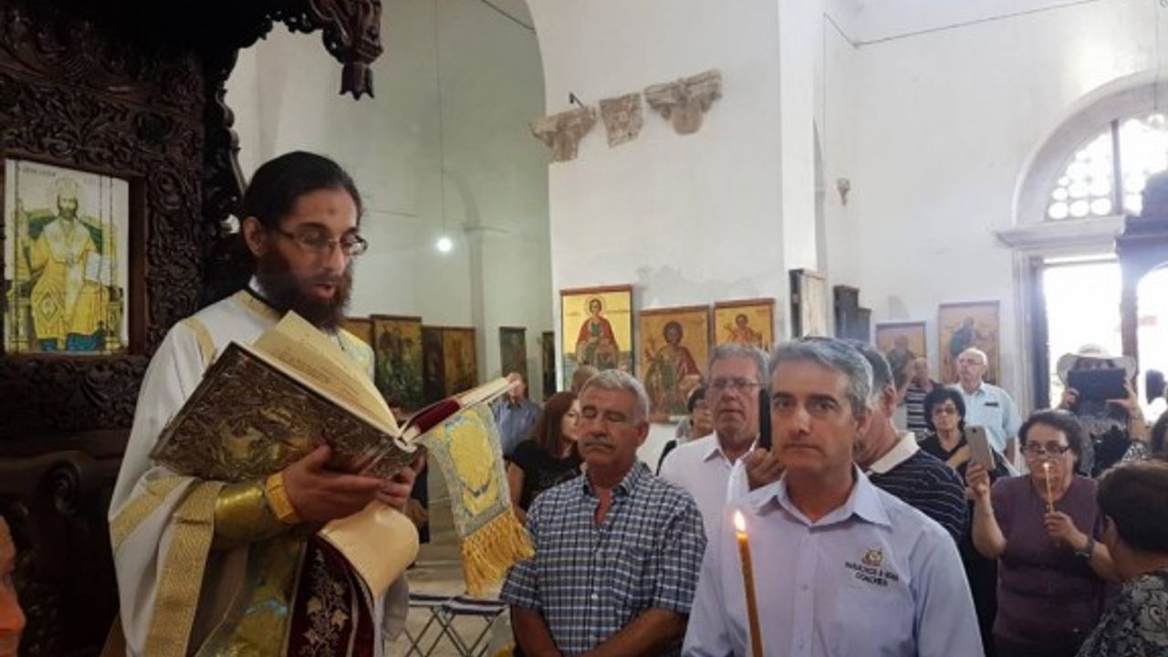 Kiliseler toplu ayin yasağını dinlemiyor