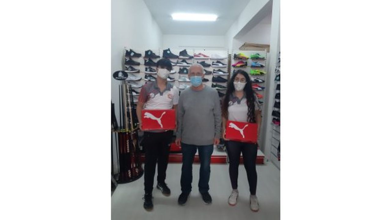 Anıl Spor, milli badmintoncuların yanında