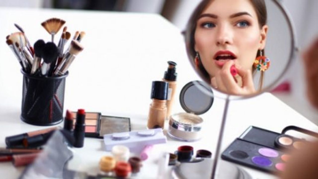 Kusursuz Bir Makyaj İçin Vazgeçilmez 18 Malzeme