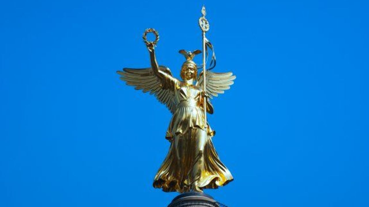 Berlin’deki Zafer Sütunu’nun bakır çatısı çalındı