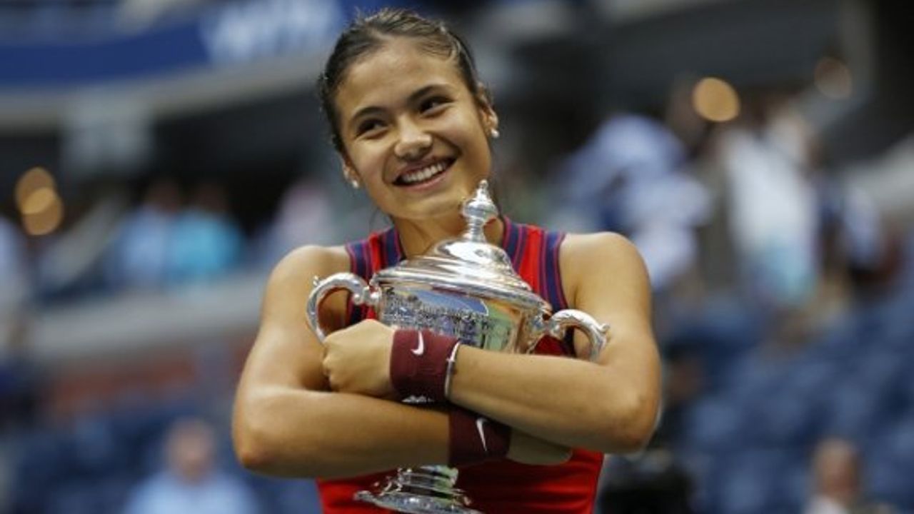 ABD Açık'ta tek kadınlar şampiyonu Emma Raducanu oldu