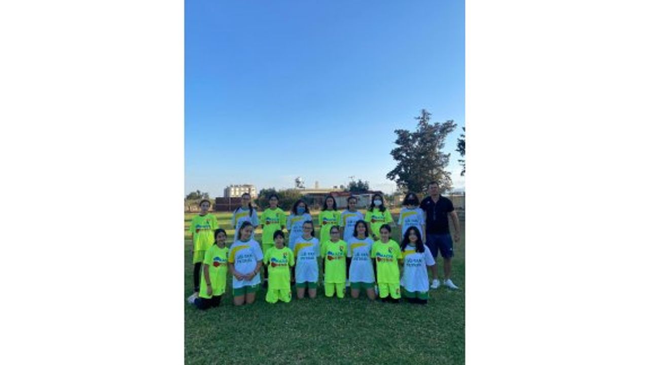 Binatlı Yıldız Kız takımı sahaya indi