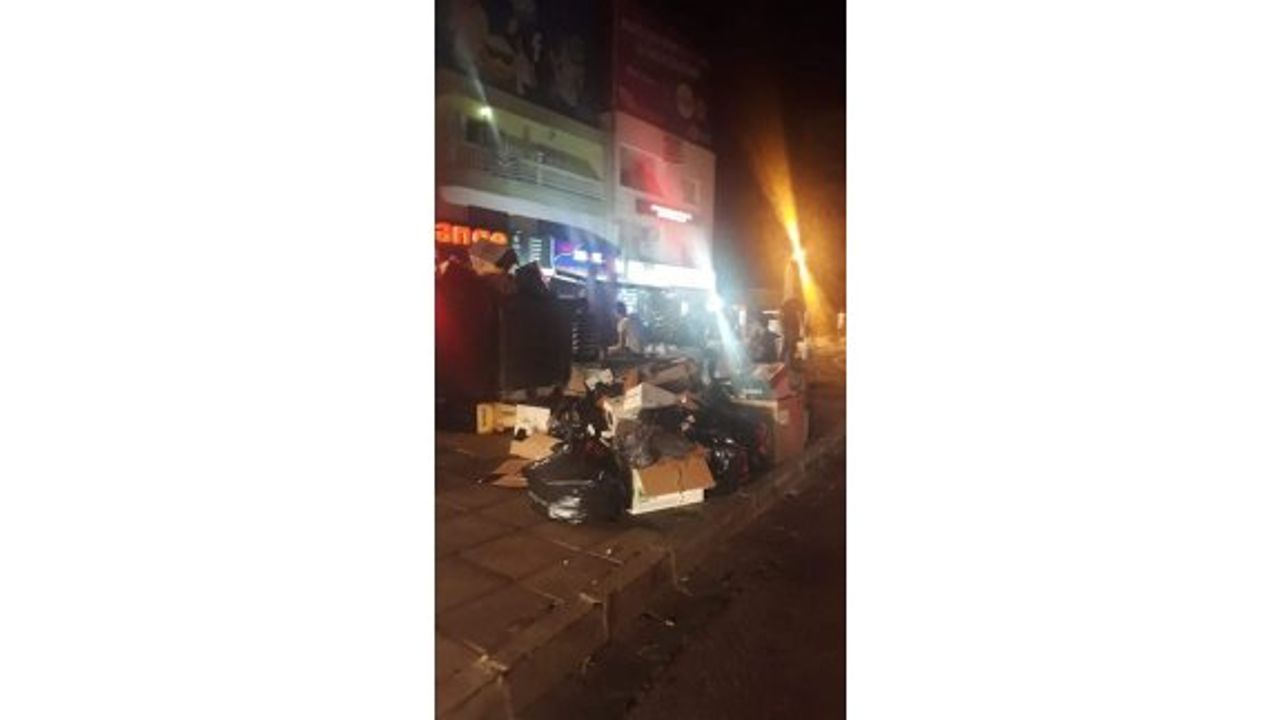Kaldırım değil, sanki da açık hava meyhanesi