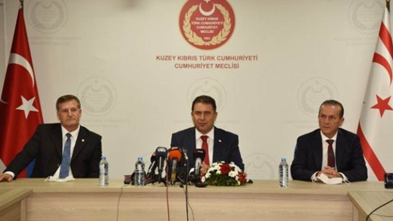 Üçlü koalisyon hükümeti 10 ay dayanabildi