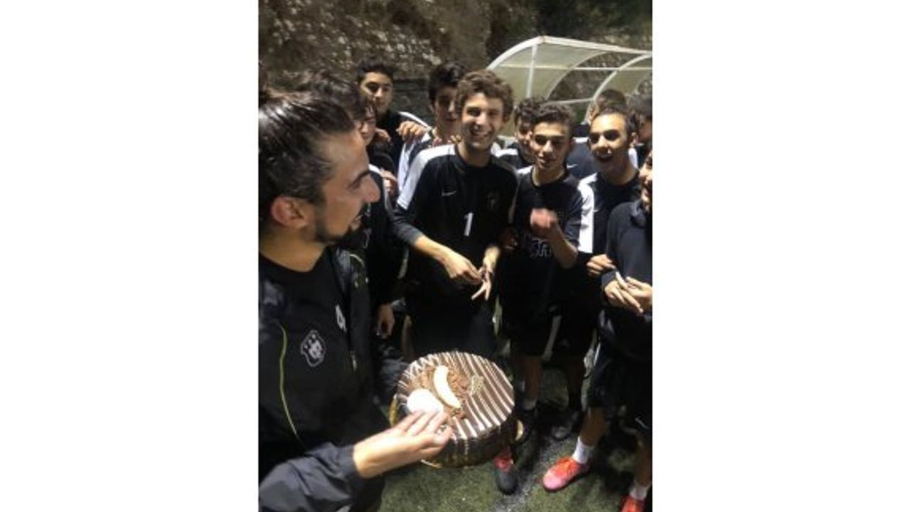 Yenicami'de yaprak dökümü sürüyor