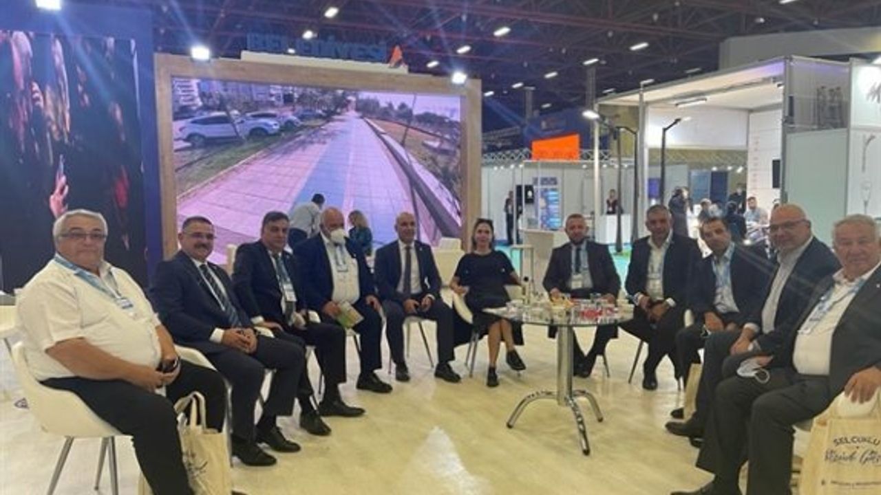 Belediyeler Birliği heyeti Şehircilik ve Teknolojileri Fuarı ve Yerel Yönetimler Sempozyumu’na katıldı