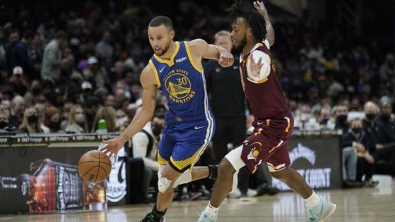 Curry rekorunu geliştirdi, Warriors kazandı