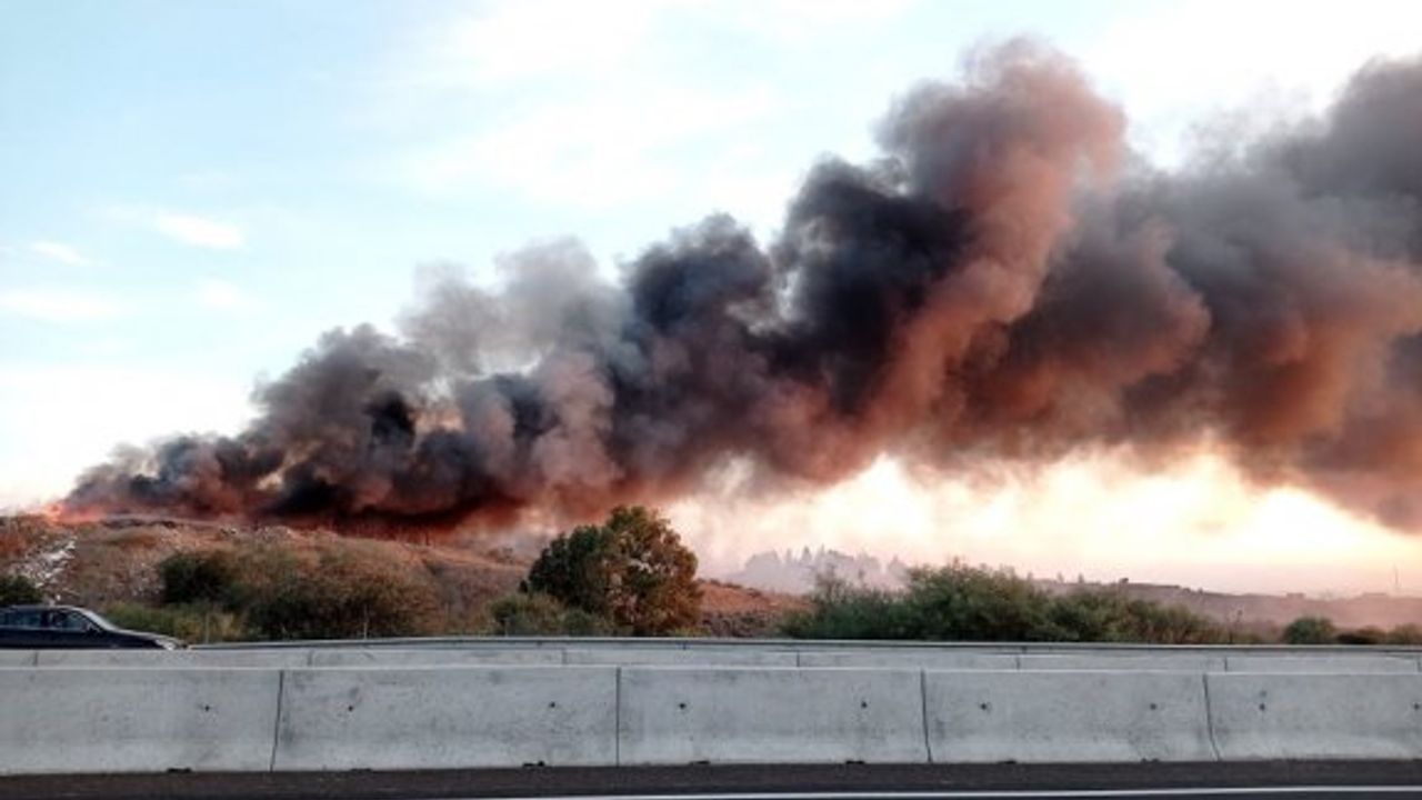 Hamitköy'de çöp ve molozlar tutuştu, Lefkoşa dumana boğuldu