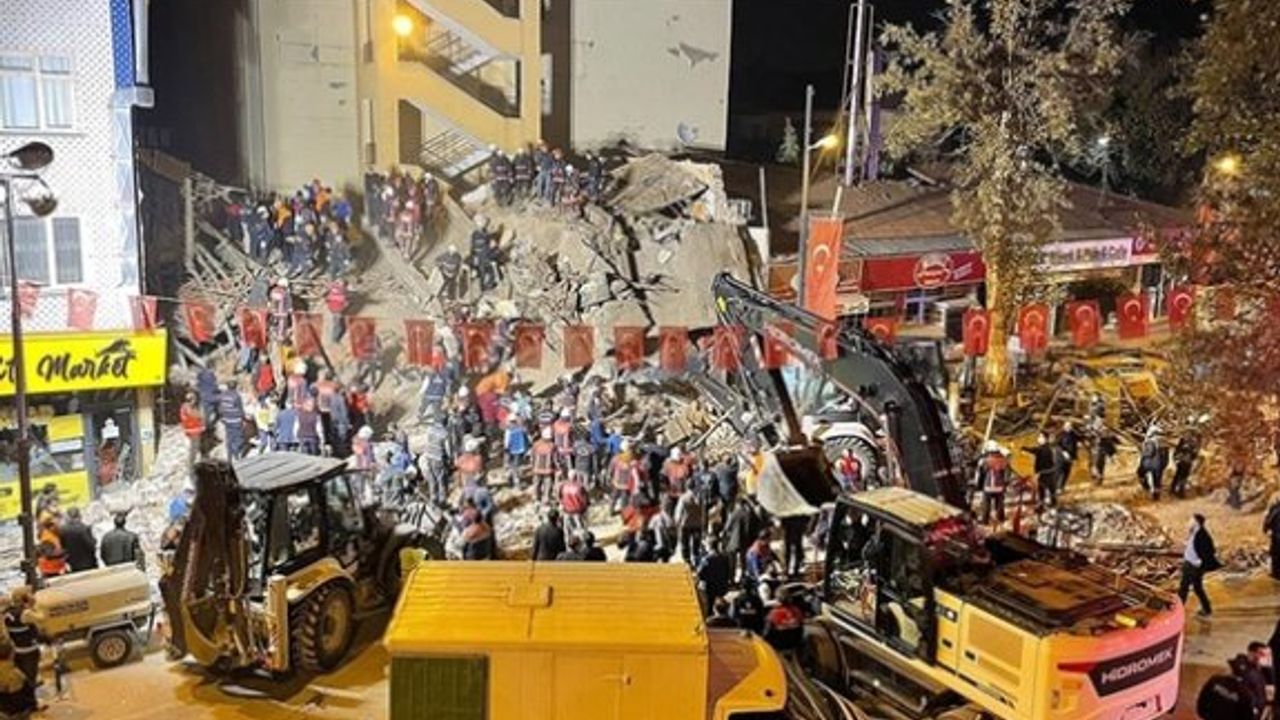 Malatya'da bina çöktü: 13 yaralı