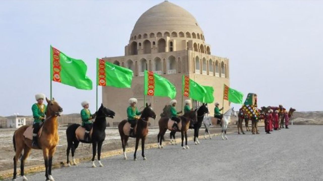 YDÜ ve TÜRKSOY iş birliğinde anlamlı sergi