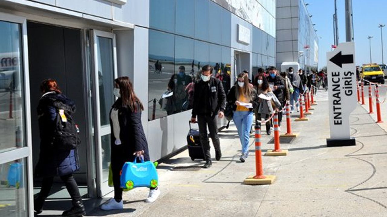 10 ayda 388 bin yabancı yolcu geldi