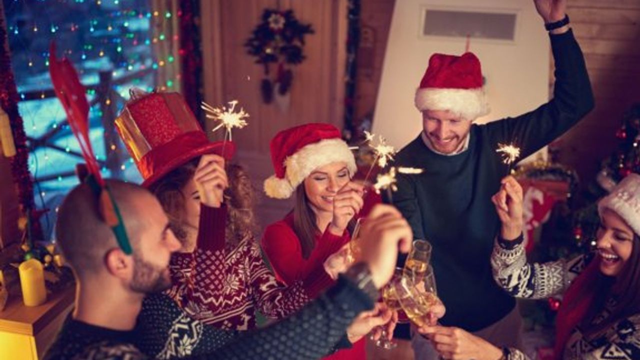 10 kişinin aynı evde toplanması yasak