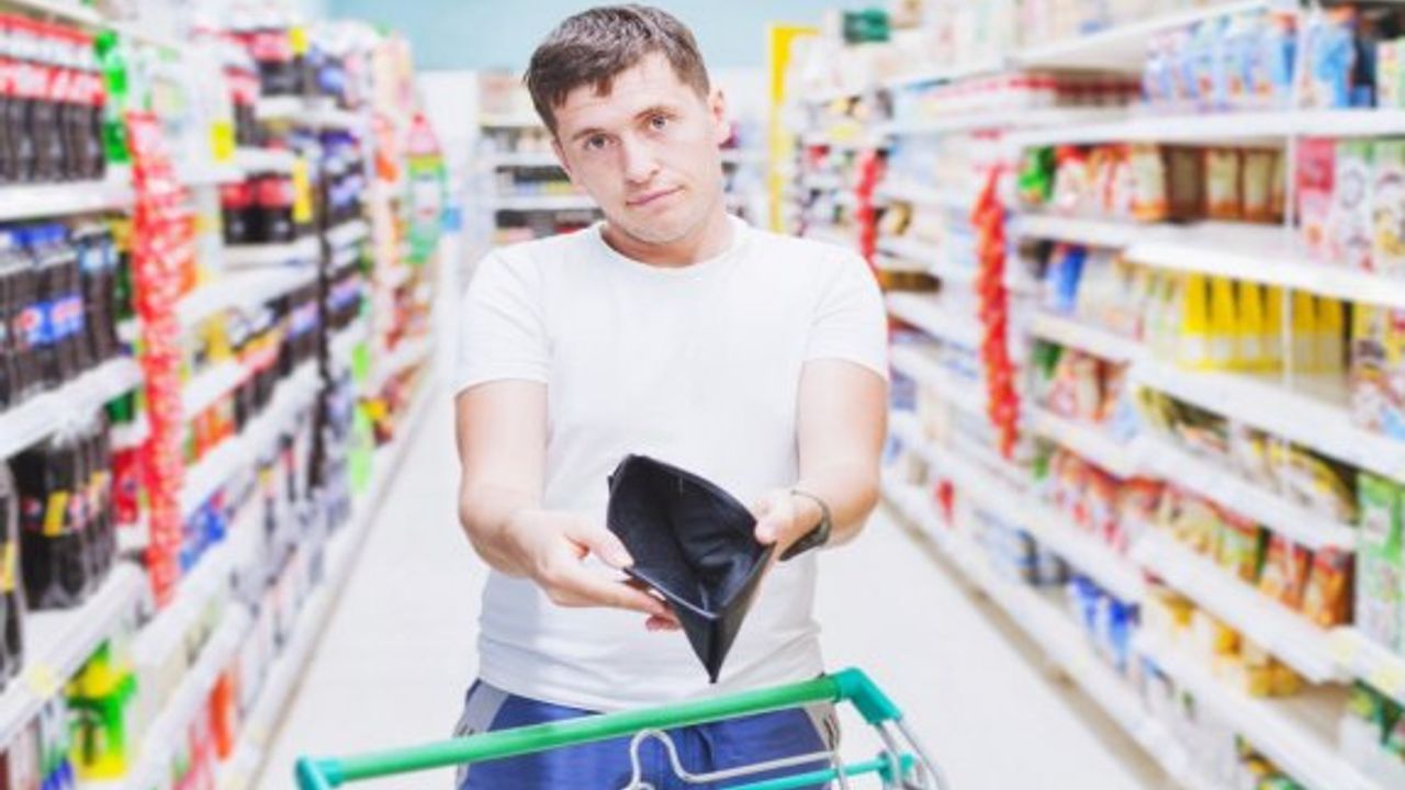 Açlık sınırı 4 bin 835 TL’yi buldu