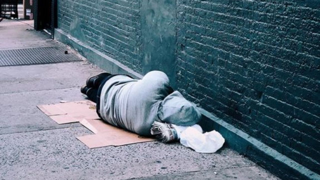 'Evde kal' kuralına uymayan 'evsize' hapis cezası