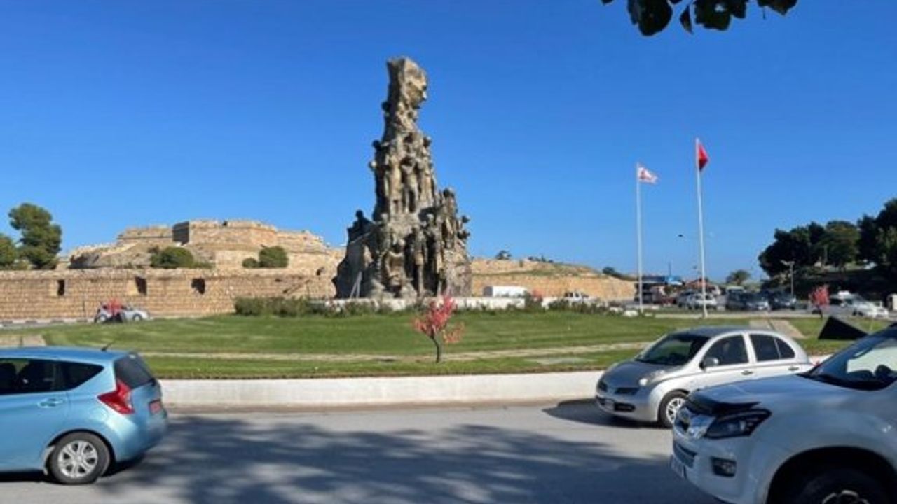 Gazimağusa’da Anıt Çemberi'ne Yunan bayrağı asmaya çalışan Rum tutuklandı