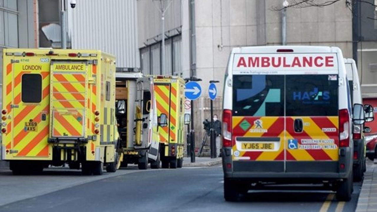 İngiltere'de Omicron varyantlı ilk hasta hayatını kaybetti