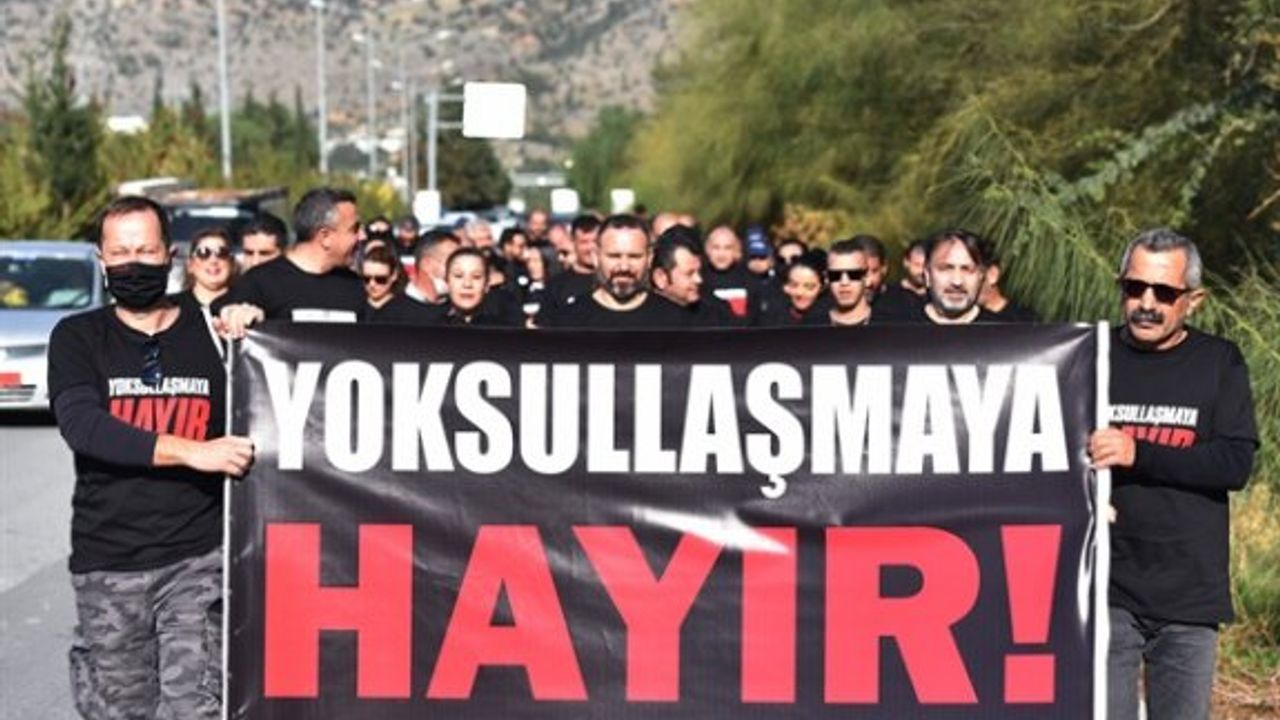 Kamuda örgütlü 3 sendika “Yoksullaşmaya Hayır”  sloganıyla yürüyüş yapıyor